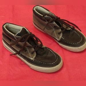 Place children's shoes size 2